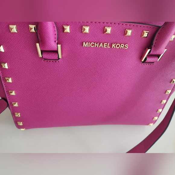 Gorgeous hot pink Michael Kors Selma Mdm Studded convertible crossbody bag - Picture 3 of 14